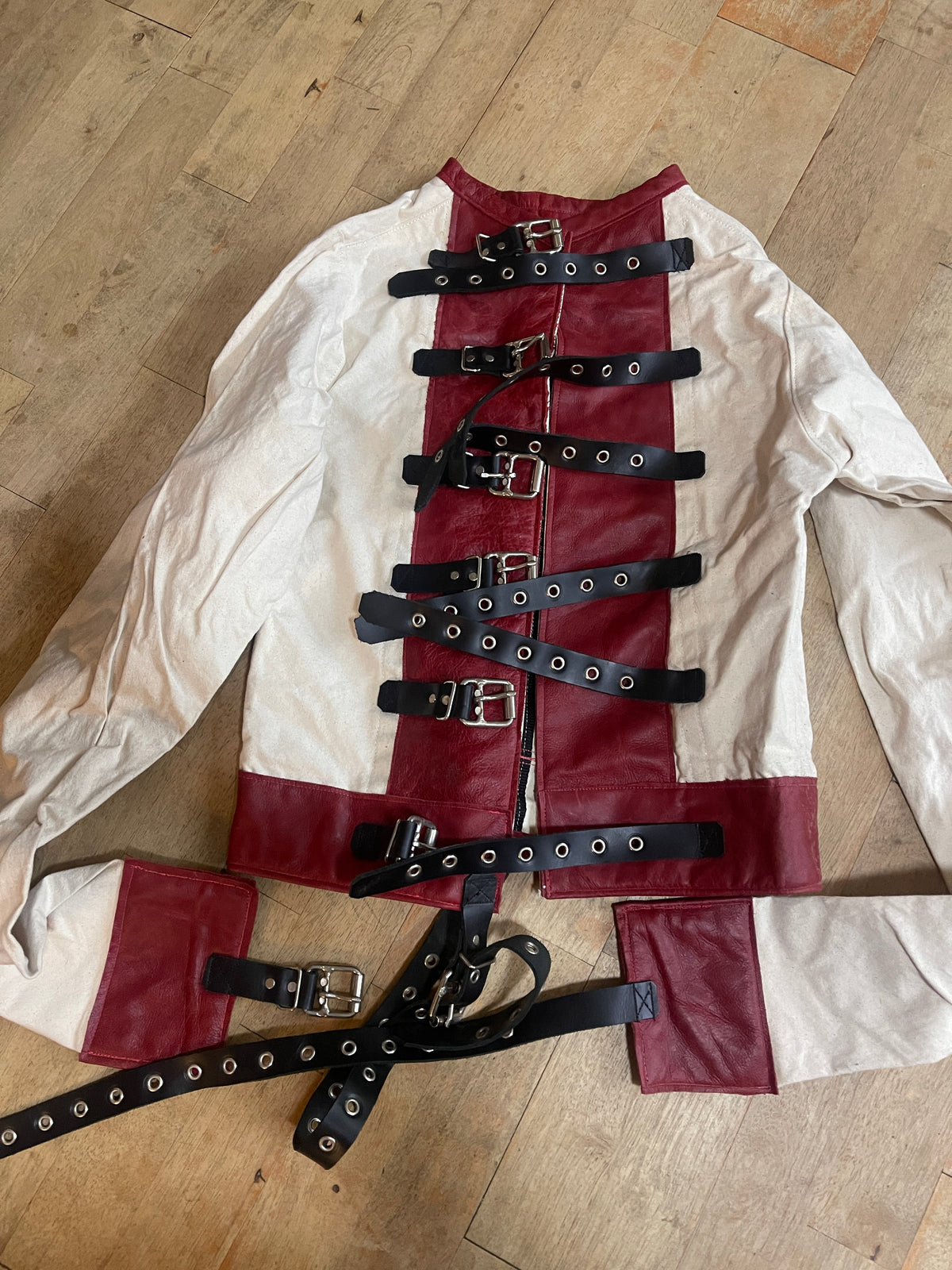 MEDIUM- Houdini with red leather trim & extras
